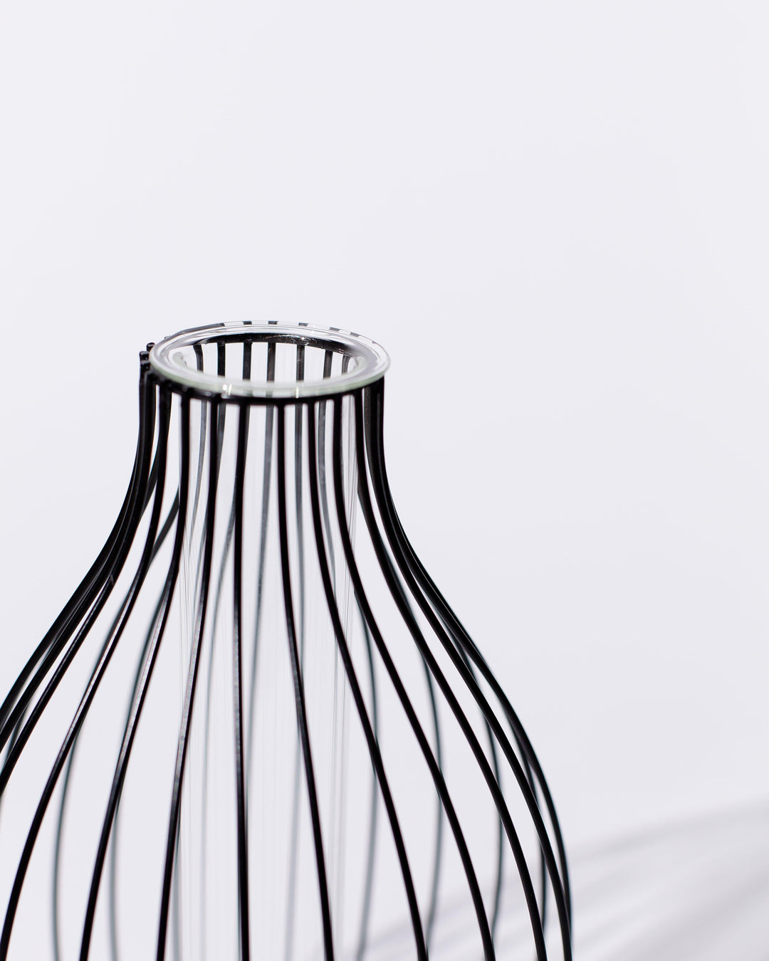 STATEMENT OUTLINE VASE - BLACK - Decovasse